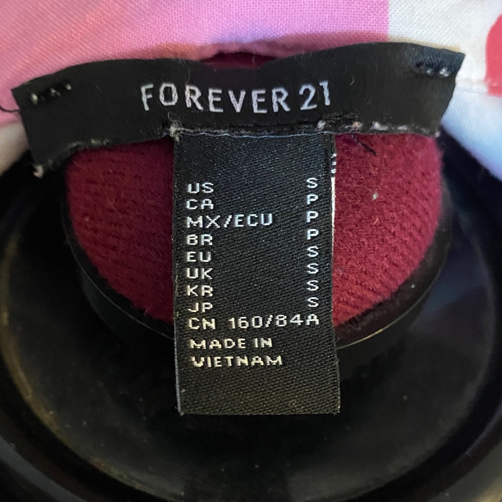πππForever 21 Pink Cherry Checkered Crop Top - Picture 2 of 5